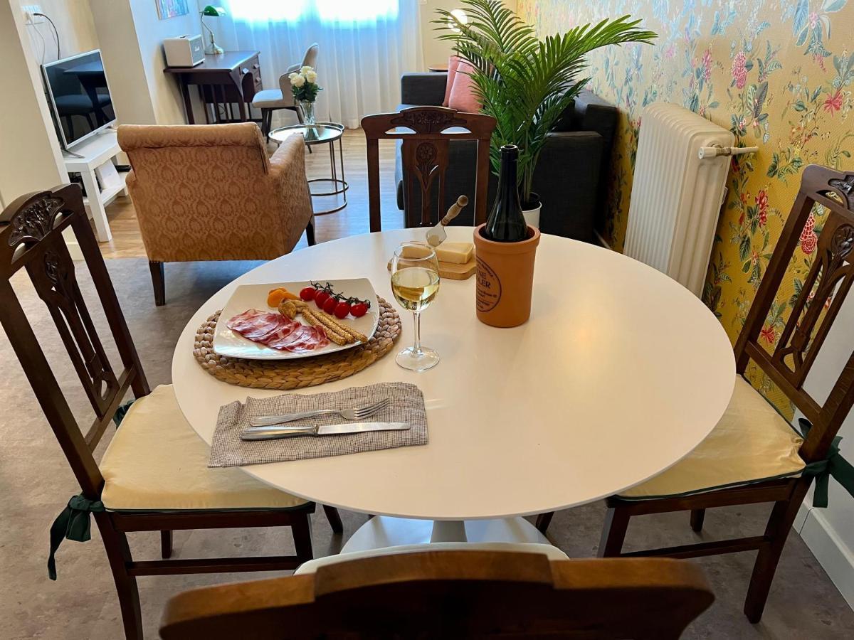 Mrs Holiday Apartment Атина Екстериор снимка
