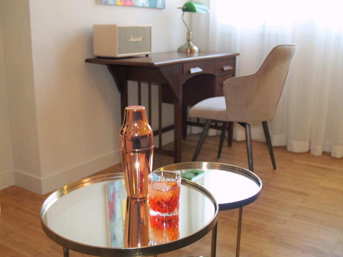 Mrs Holiday Apartment Атина Екстериор снимка
